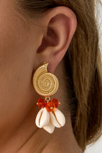 Boucles d'Oreilles Escargot Doré, Cauris & Perles Oranges• Édition Île • Atelier Zolya