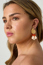 Boucles d'Oreilles Escargot Doré, Cauris & Perles Oranges• Édition Île • Atelier Zolya